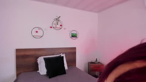 Snapshot of emillygonzalez chatting on 12-19-24, 09:38 .  . online show from 12-19-24, 09:38