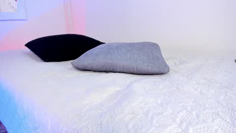 Snapshot of emillygonzalez chatting on 12-28-24, 01:08 .  . online show from 12-28-24, 01:08
