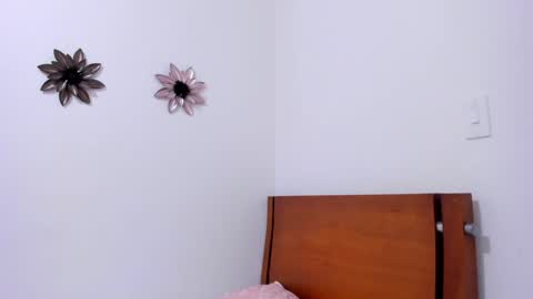 Snapshot of emillygonzalez chatting on 01-28-25, 07:00 .  . online show from 01-28-25, 07:00