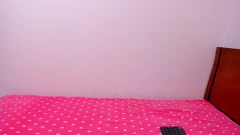 Snapshot of emillygonzalez chatting on 02-07-25, 01:47 .  . online show from 02-07-25, 01:47