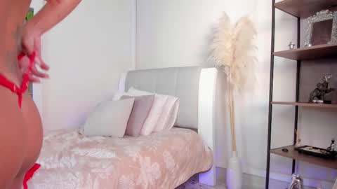 Snapshot of emillygonzalez chatting on 10-27-25, 08:57 .  . online show from 10-27-25, 08:57