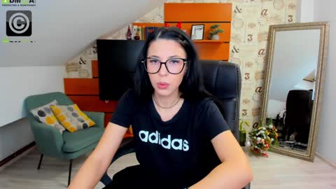 EmillyTaylor online show from 12-20-24, 05:04