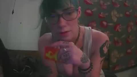 Snapshot of emily0903 chatting on 11-25-25, 08:20 Emily Love online show from 11-25-25, 08:20