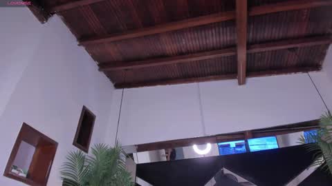 Snapshot of emily18__ chatting on 02-18-25, 05:21 Emily online show from 02-18-25, 05:21