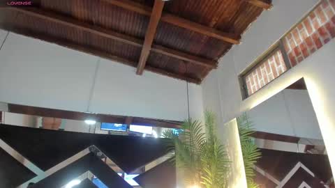 Snapshot of emily18__ chatting on 02-20-25, 11:53 Emily online show from 02-20-25, 11:53