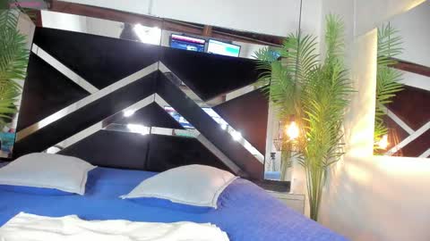 Snapshot of emily18__ chatting on 02-22-25, 11:02 Emily online show from 02-22-25, 11:02