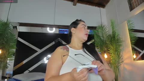 Snapshot of emily18__ chatting on 02-26-25, 11:09 Emily online show from 02-26-25, 11:09