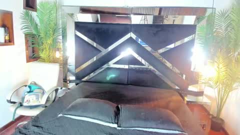 Snapshot of emily18__ chatting on 09-10-25, 12:05 Emily online show from 09-10-25, 12:05