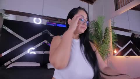 Snapshot of emily18__ chatting on 10-31-25, 11:00 Emily online show from 10-31-25, 11:00