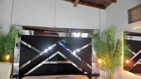 Snapshot of emily18__ chatting on 12-17-25, 10:43 Emily online show from 12-17-25, 10:43