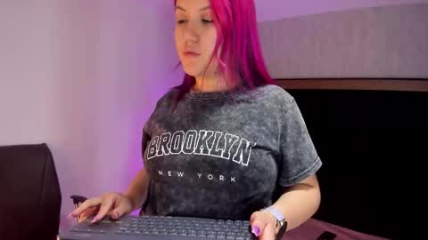 Emily online show from 11-02-25, 11:01