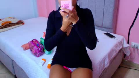  E M I L Y  online show from 10-08-25, 12:47