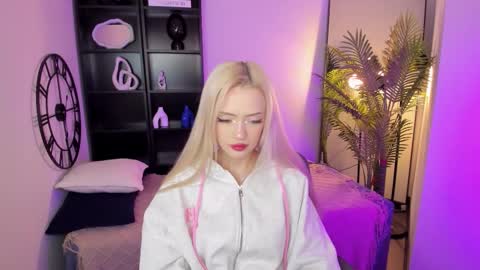 Emily online show from 11-19-25, 03:45