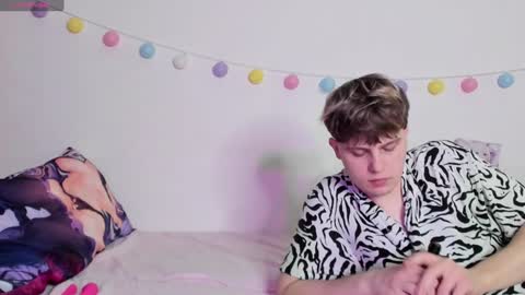 emily_and_ilumi online show from 01-05-25, 11:04