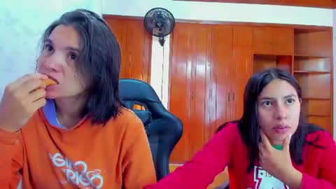 Emily and Soffy online show from 06-12-26, 12:15