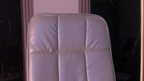 Snapshot of emily_ariana chatting on 03-05-26, 09:33 Emery online show from 03-05-26, 09:33