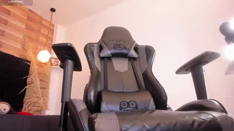 emily_brown04 online show from 12-15-25, 11:14