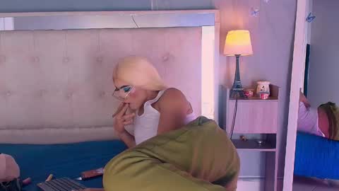 emily_castillo1_ online show from 04-24-26, 05:54