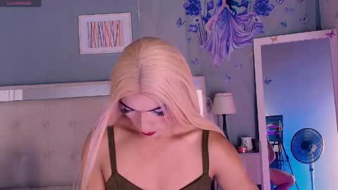 emily_castillo1_ online show from 04-28-26, 05:23