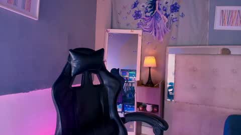 emily_castillo1_ online show from 06-11-26, 06:55