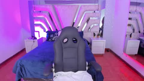 Emily online show from 02-21-25, 10:39