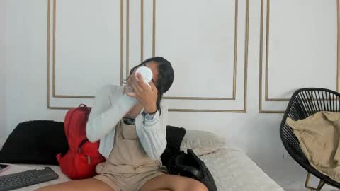 emily_gaviria1 online show from 04-24-26, 12:18