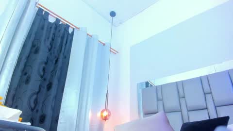 Emi  online show from 01-10-25, 04:51