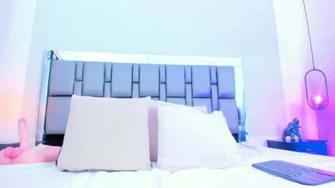 Emi  online show from 01-15-25, 01:20