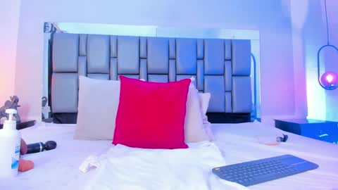 Emi  online show from 02-28-25, 05:59