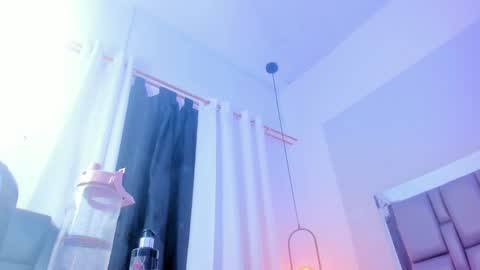 Emi  online show from 03-05-25, 04:24