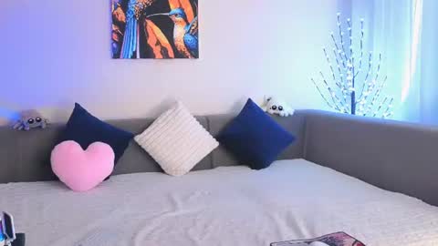 Emily Heels online show from 07-06-26, 10:45