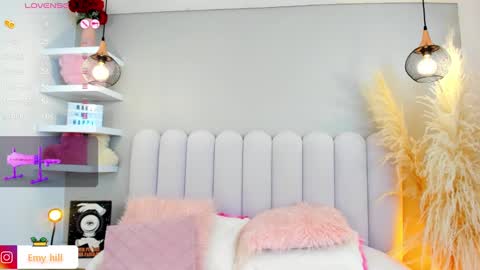 Snapshot of emily_hill___ chatting on 01-17-25, 03:23 EMILY Monday 5-2 am From Tuesday to Friday5-1 am Colombia time online show from 01-17-25, 03:23