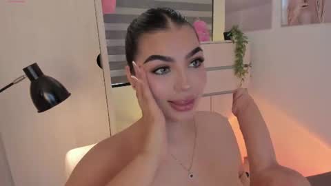 EmilyKenner  Independent model  online show from 07-24-26, 12:47