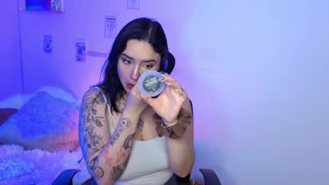 Emily Lindey online show from 04-12-26, 04:06