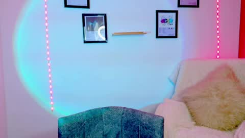 Emily Lindey online show from 06-04-26, 05:24