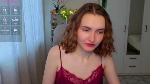 Snapshot of emily_lune chatting on 05-10-26, 02:17 Emily online show from 05-10-26, 02:17
