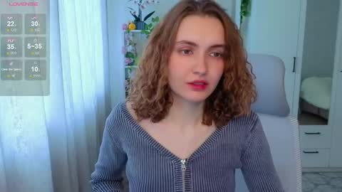 Snapshot of emily_lune chatting on 05-11-26, 02:17 Emily online show from 05-11-26, 02:17
