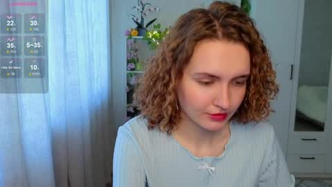 Snapshot of emily_lune chatting on 05-28-26, 01:58 Emily online show from 05-28-26, 01:58