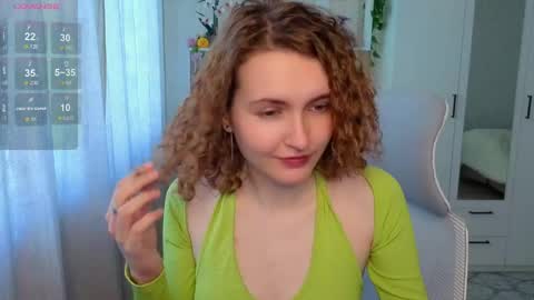 Snapshot of emily_lune chatting on 06-04-26, 02:28 Emily online show from 06-04-26, 02:28