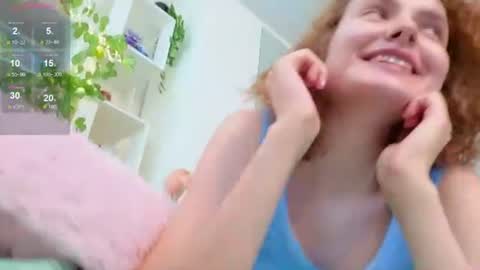 Snapshot of emily_lune chatting on 06-12-26, 11:53 Emily online show from 06-12-26, 11:53