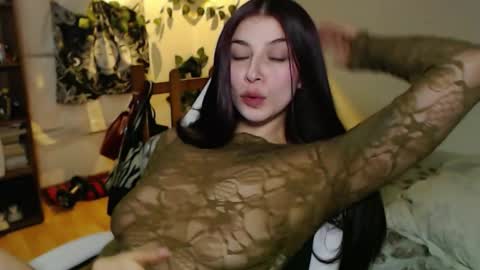 Snapshot of emily_mckey chatting on 10-03-25, 11:02 Emily online show from 10-03-25, 11:02