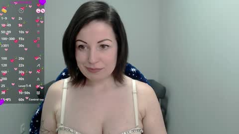 Snapshot of emily_midlton chatting on 01-20-25, 10:40 Emily online show from 01-20-25, 10:40