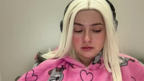 emily_morning_dew online show from 12-19-25, 09:44