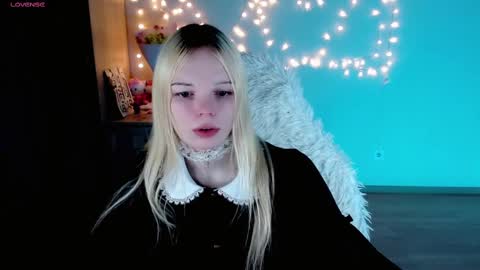 Lia online show from 02-22-25, 11:57