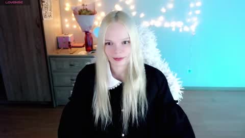 Lia online show from 03-04-25, 08:16