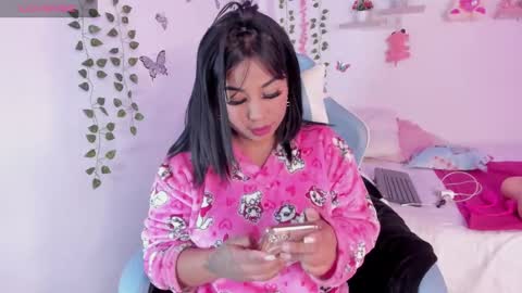 Snapshot of emily_restrepoo chatting on 01-29-25, 05:51 Emily online show from 01-29-25, 05:51