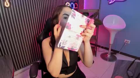 Snapshot of emily_roberts1 chatting on 09-29-25, 04:28 Emily online show from 09-29-25, 04:28