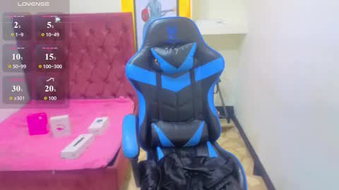 Snapshot of emily_rosse04 chatting on 11-09-25, 12:47 online show from 11-09-25, 12:47