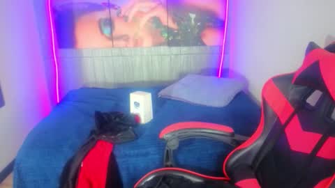 Snapshot of emily_rosse04 chatting on 12-04-25, 12:14 online show from 12-04-25, 12:14