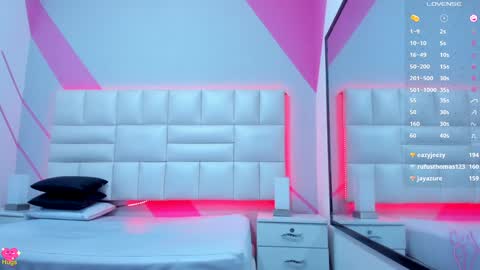 Snapshot of emily_roux chatting on 12-14-24, 10:45 EMILY online show from 12-14-24, 10:45